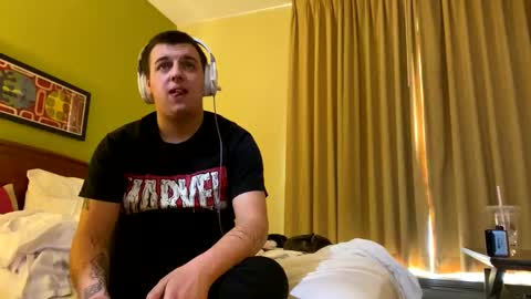 Snapshot of stepbro18 chatting on February 22, 9:32 pm Honestly Im a slut I have a high sex drive and I love talking to people off this platform  online show from February 22, 9:32 pm