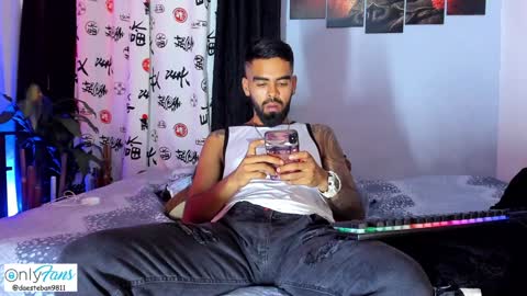 Snapshot of stephenbrown_ chatting on January 13, 8:15 pm    ................     online show from January 13, 8:15 pm