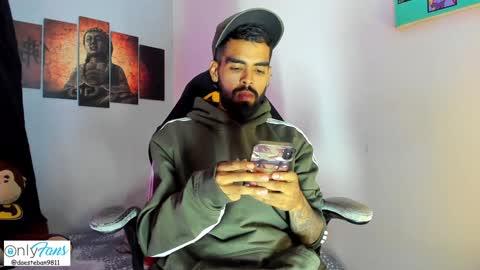 Snapshot of stephenbrown_ chatting on January 10, 6:31 am    ................     online show from January 10, 6:31 am