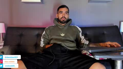 Snapshot of stephenbrown_ chatting on March 1, 11:47 pm    ................     online show from March 1, 11:47 pm