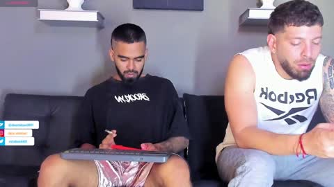 Snapshot of stephenbrown_ chatting on January 29, 2:32 pm    ................     online show from January 29, 2:32 pm