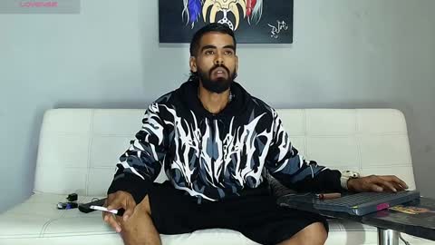 Snapshot of stephenbrown_ chatting on January 6, 11:42 pm    ................     online show from January 6, 11:42 pm