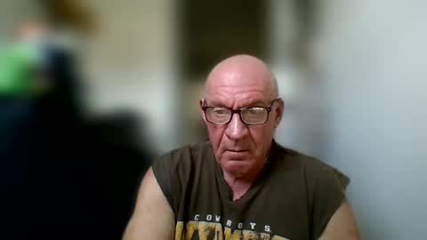 Snapshot of stevejons47 chatting on October 1, 3:16 pm stevejons47 online show from October 1, 3:16 pm