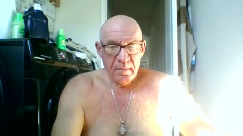 Snapshot of stevejons47 chatting on October 20, 2:21 pm stevejons47 online show from October 20, 2:21 pm
