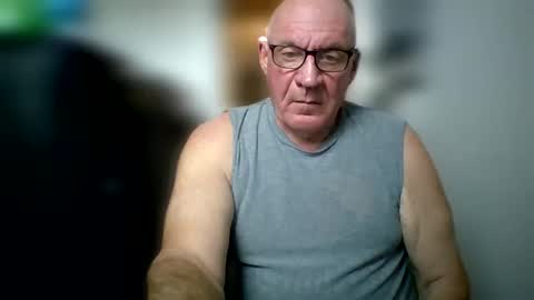 Snapshot of stevejons47 chatting on February 11, 4:46 pm stevejons47 online show from February 11, 4:46 pm