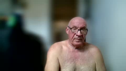 Snapshot of stevejons47 chatting on September 9, 4:17 pm stevejons47 online show from September 9, 4:17 pm