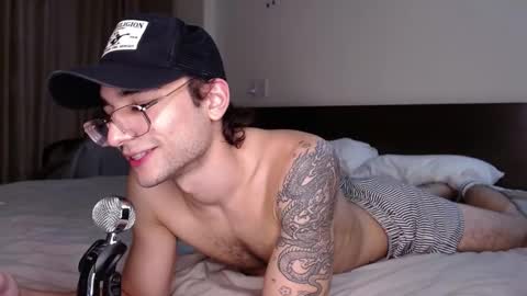 Snapshot of steveoceanbeanhuge chatting on February 14, 8:37 pm Alex   online show from February 14, 8:37 pm