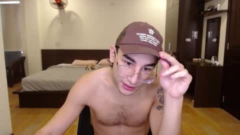 Snapshot of steveoceanbeanhuge chatting on January 5, 3:32 am Alex   online show from January 5, 3:32 am