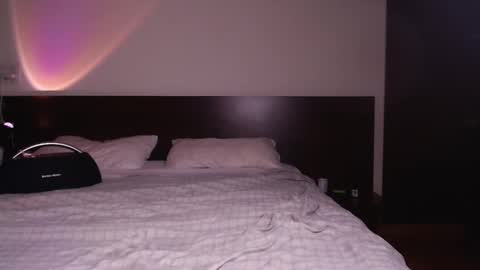 Snapshot of steveoceanbeanhuge chatting on October 4, 4:23 pm Alex   online show from October 4, 4:23 pm