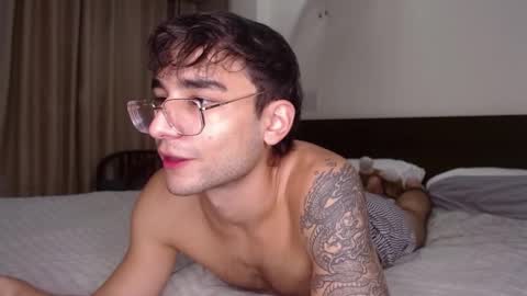 Snapshot of steveoceanbeanhuge chatting on December 16, 5:43 pm Alex   online show from December 16, 5:43 pm