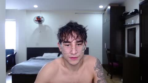 Snapshot of steveoceanbeanhuge chatting on January 14, 4:15 am Alex   online show from January 14, 4:15 am