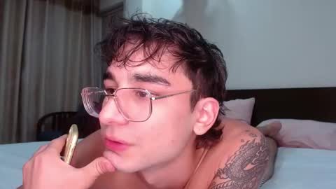 Snapshot of steveoceanbeanhuge chatting on December 7, 4:36 pm Alex   online show from December 7, 4:36 pm