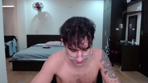 Snapshot of steveoceanbeanhuge chatting on January 7, 3:05 am Alex   online show from January 7, 3:05 am