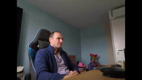 Snapshot of stickolive1 chatting on September 24, 10:46 am stickolive1 online show from September 24, 10:46 am