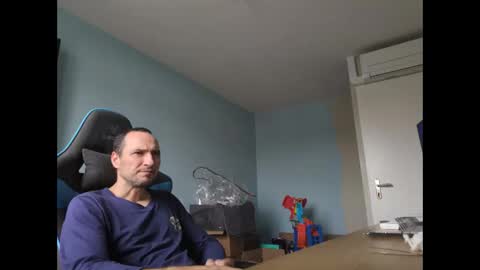 Snapshot of stickolive1 chatting on October 13, 11:49 am stickolive1 online show from October 13, 11:49 am