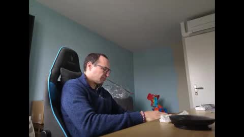 Snapshot of stickolive1 chatting on October 15, 8:22 am stickolive1 online show from October 15, 8:22 am