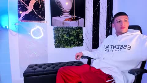 Stiven  brendan online show from December 4, 6:22 am