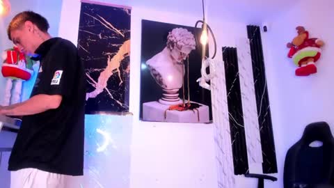 Stiven  brendan online show from December 15, 10:07 am