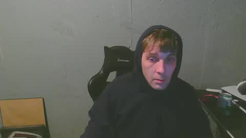 stonedpanda77 online show from December 9, 4:12 am