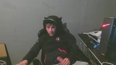 stonedpanda77 online show from December 17, 5:40 am