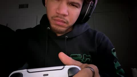 Snapshot of str8dj chatting on December 18, 1:56 pm Dj online show from December 18, 1:56 pm