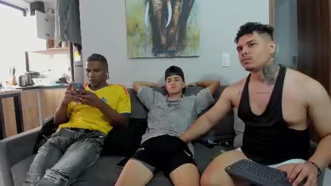 straight__friends online show from July 1, 2:29 pm