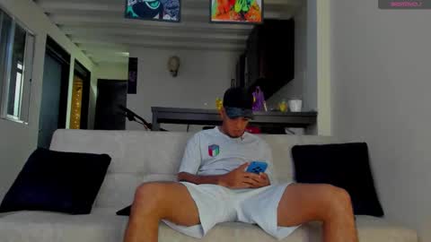 straight__friends online show from January 6, 11:09 pm