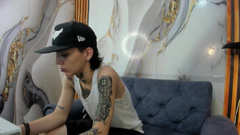 Snapshot of straightboy_nick chatting on October 28, 1:52 am NICK online show from October 28, 1:52 am