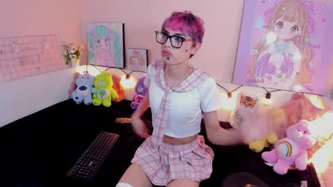 strawberry_kitty_ online show from November 23, 4:23 am