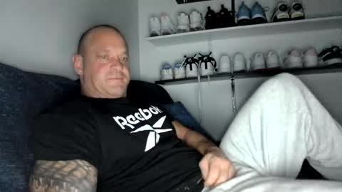 Snapshot of strongandhard073 chatting on December 16, 1:11 pm StrongAndHard online show from December 16, 1:11 pm