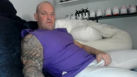 Snapshot of strongandhard073 chatting on January 25, 6:35 pm StrongAndHard online show from January 25, 6:35 pm