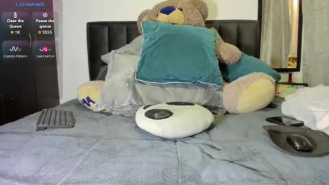 Andres-tattoos  Derek Hairy online show from February 12, 9:43 pm