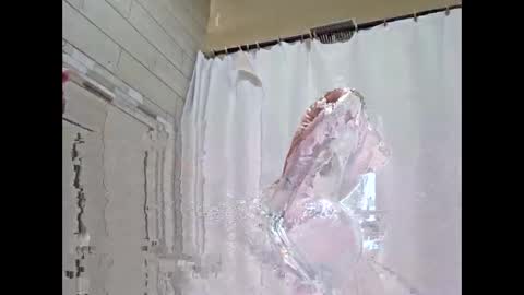 Snapshot of suntroll chatting on December 6, 8:05 am Suntroll online show from December 6, 8:05 am