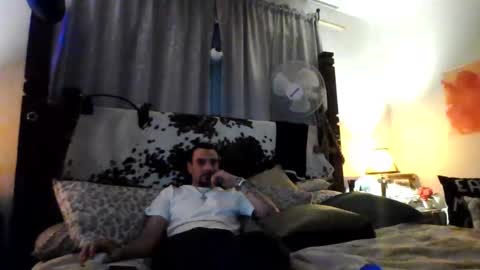 Snapshot of superd512 chatting on December 30, 9:16 am Guero Cash online show from December 30, 9:16 am