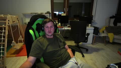 swaicy1990 online show from April 25, 11:13 pm