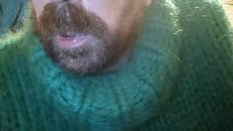 Snapshot of sweaterboy666 chatting on December 26, 4:32 am sweaterboy666 online show from December 26, 4:32 am