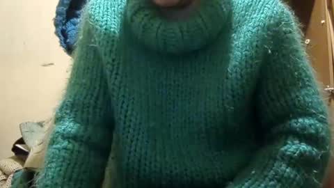 Snapshot of sweaterboy666 chatting on January 8, 3:40 am sweaterboy666 online show from January 8, 3:40 am