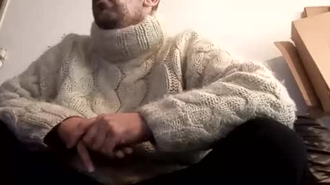 Snapshot of sweaterboy666 chatting on October 14, 1:40 pm sweaterboy666 online show from October 14, 1:40 pm