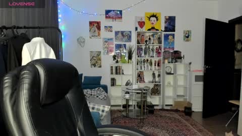 kira online show from April 7, 3:23 pm