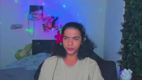 Steven independent model online show from April 18, 1:34 pm