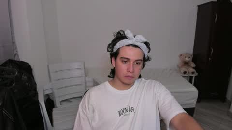 Lian online show from December 17, 6:47 pm