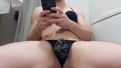 Snapshot of sweetywhity2 chatting on December 22, 1:11 pm Silvia online show from December 22, 1:11 pm