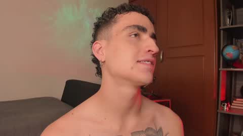 Snapshot of syd_onnfire chatting on February 9, 6:11 am Syd online show from February 9, 6:11 am