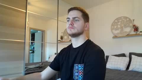 syl092 online show from January 6, 9:41 am