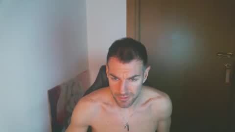 Snapshot of taf1989 chatting on December 2, 10:43 pm taf1989 online show from December 2, 10:43 pm