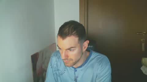 Snapshot of taf1989 chatting on December 11, 5:22 am taf1989 online show from December 11, 5:22 am