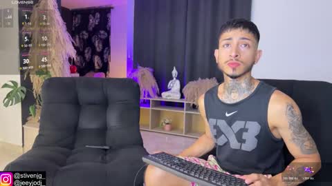 Snapshot of tattoguys_cums chatting on October 22, 2:48 am Jonathan  Juan online show from October 22, 2:48 am