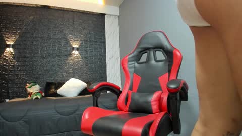  T A U R U S  online show from December 2, 11:10 pm