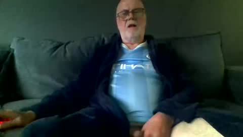 Snapshot of taxi910662 chatting on October 15, 7:27 am taxi910662 online show from October 15, 7:27 am