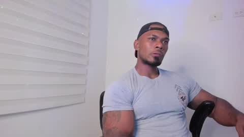 Snapshot of tayler_waka chatting on December 7, 12:20 am Tyler online show from December 7, 12:20 am